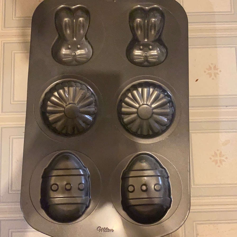 2 Large Easter Metal Cake Cookie Pans